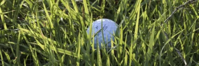 golfbal in de rough - moeilijke ligging